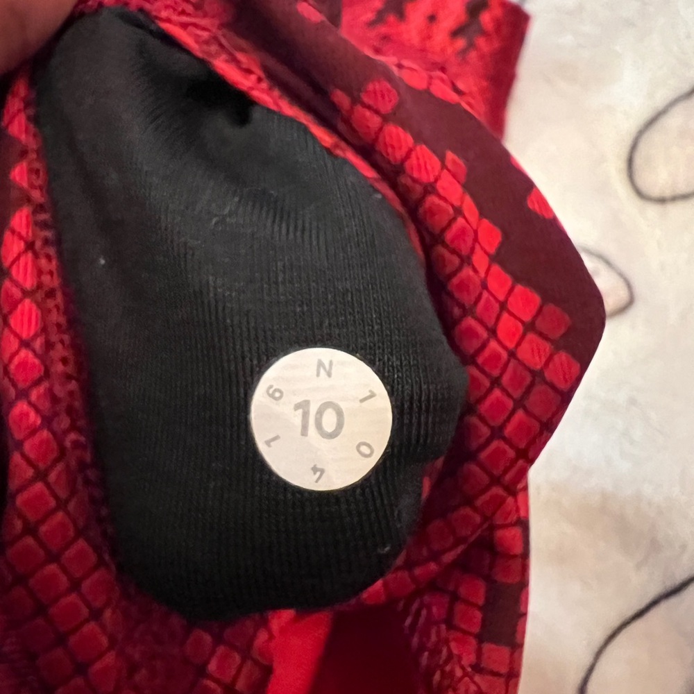 lululemon athletica Red Snake-Print Leggings - Picture 5 of 9